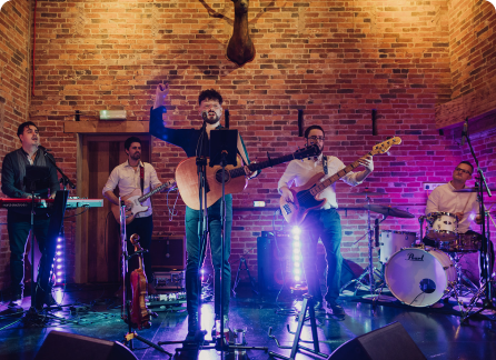 barn party band at donington park farmhouse venue